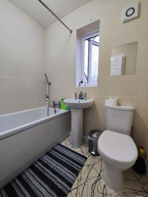 Harmony In Bicester Villa Bagian luar foto
