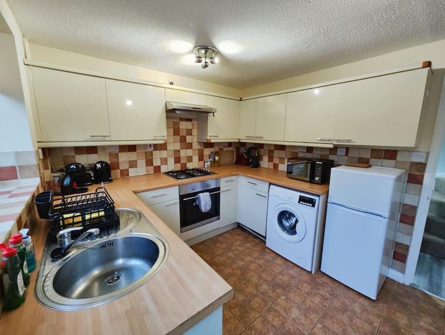 Harmony In Bicester Villa Bagian luar foto